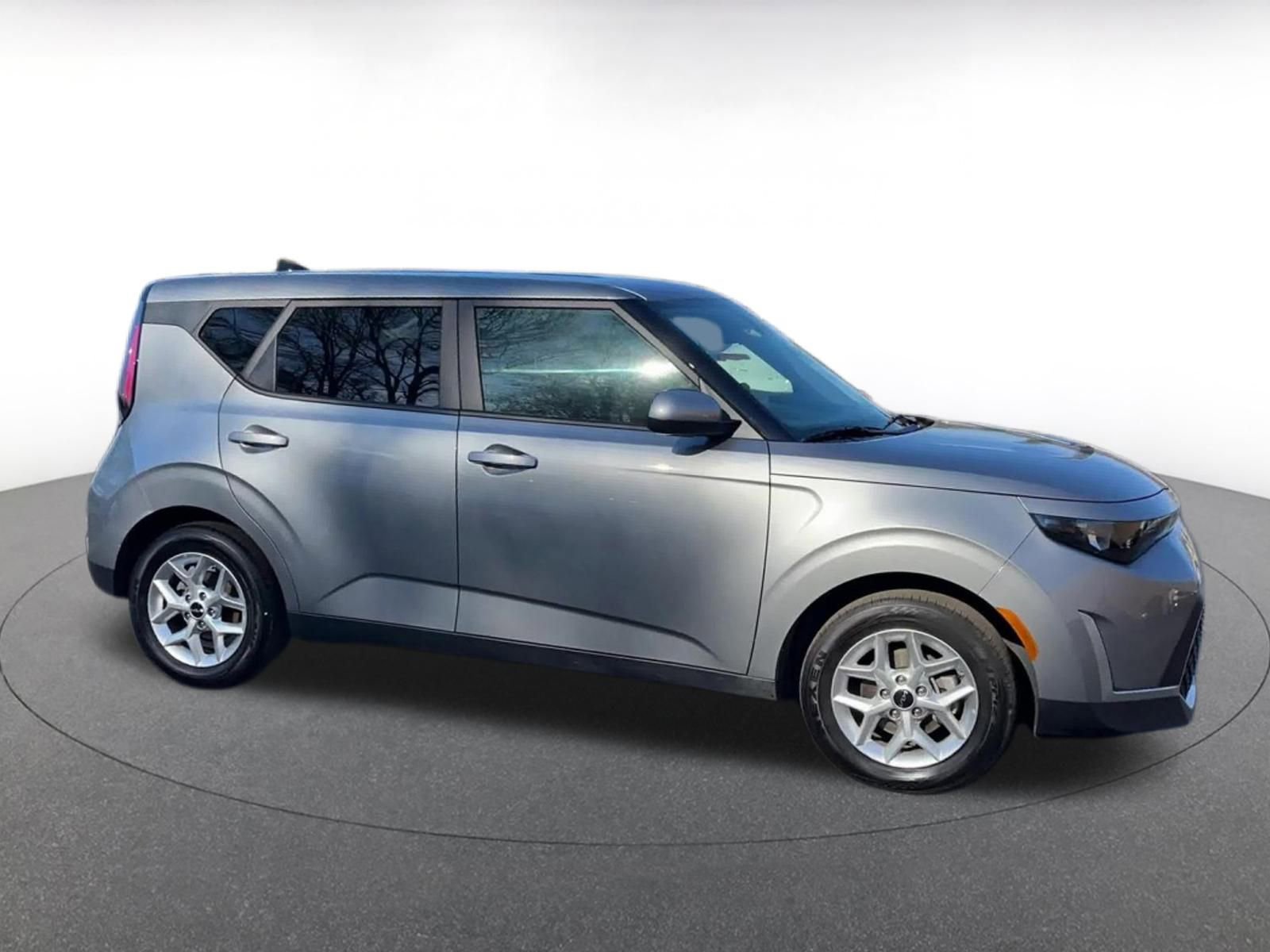 Used 2025 Kia Soul LX w/ LX Technology Package image 16