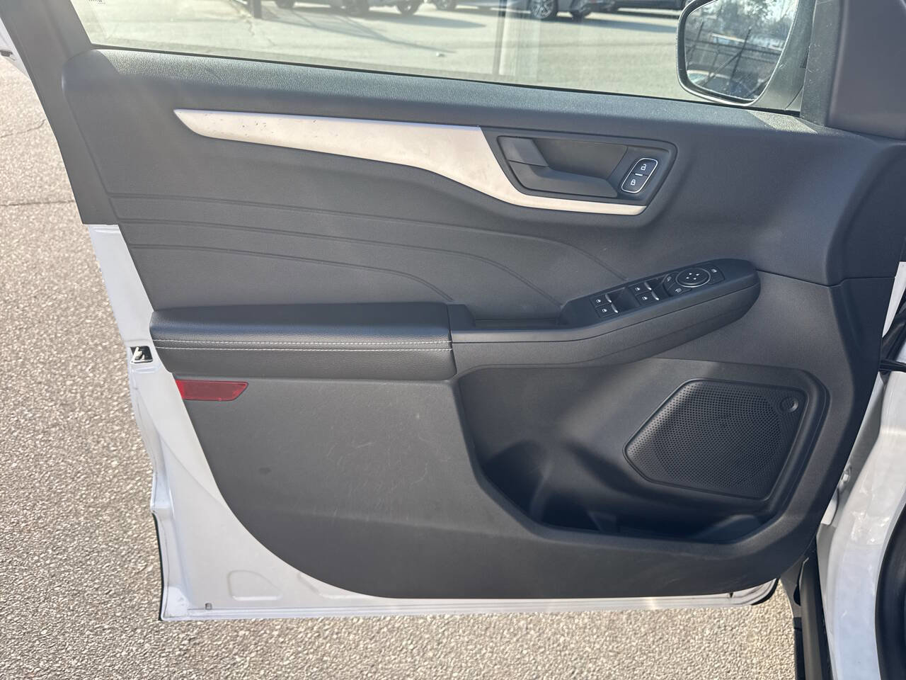 Used 2022 Ford Escape SE w/ SE Sport Appearance Package image 21