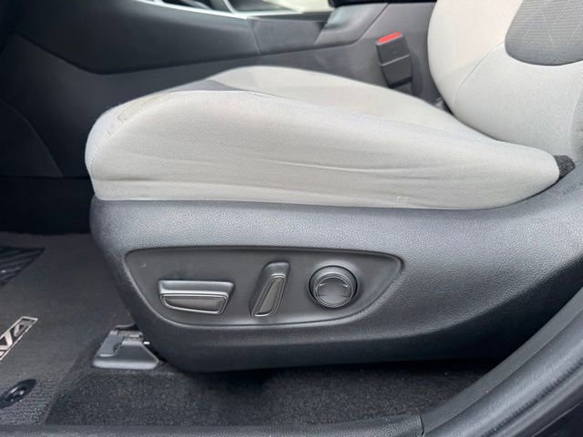 Used 2022 Toyota RAV4 XLE w/ Convenience Package FWD image 20
