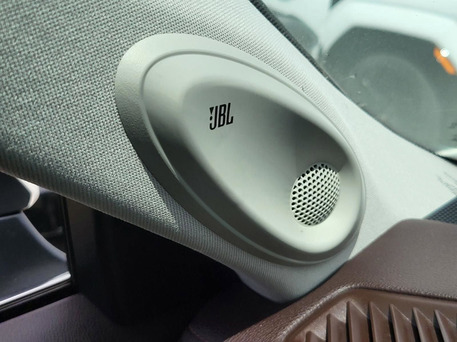 Used 2020 Toyota Highlander Limited FWD image 21