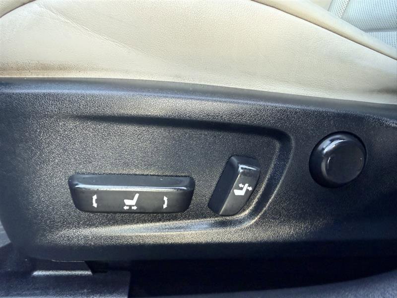 Used 2016 Lexus IS 200t w/ F Sport Package RWD image 30