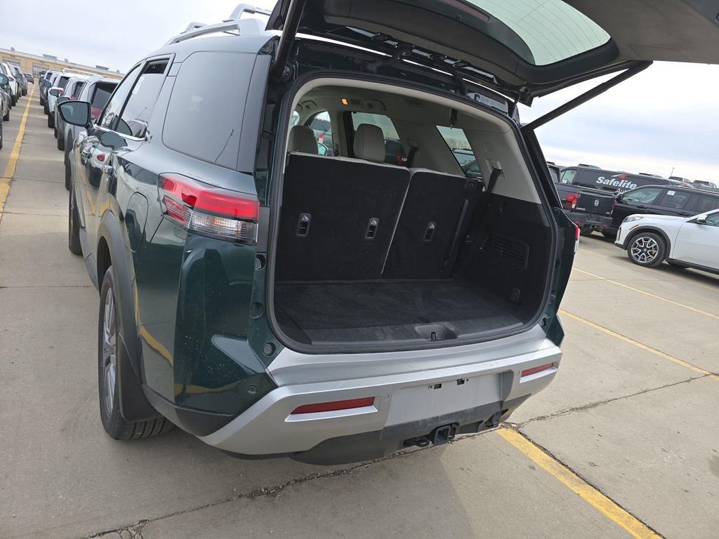 Certified 2025 Nissan Pathfinder SL w/ SL Premium Package image 7