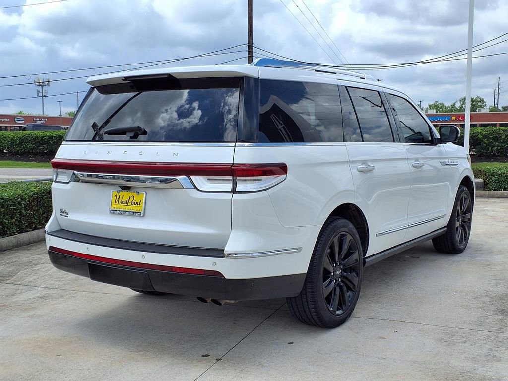 Used 2024 Lincoln Navigator Reserve AWD/4WD image 2