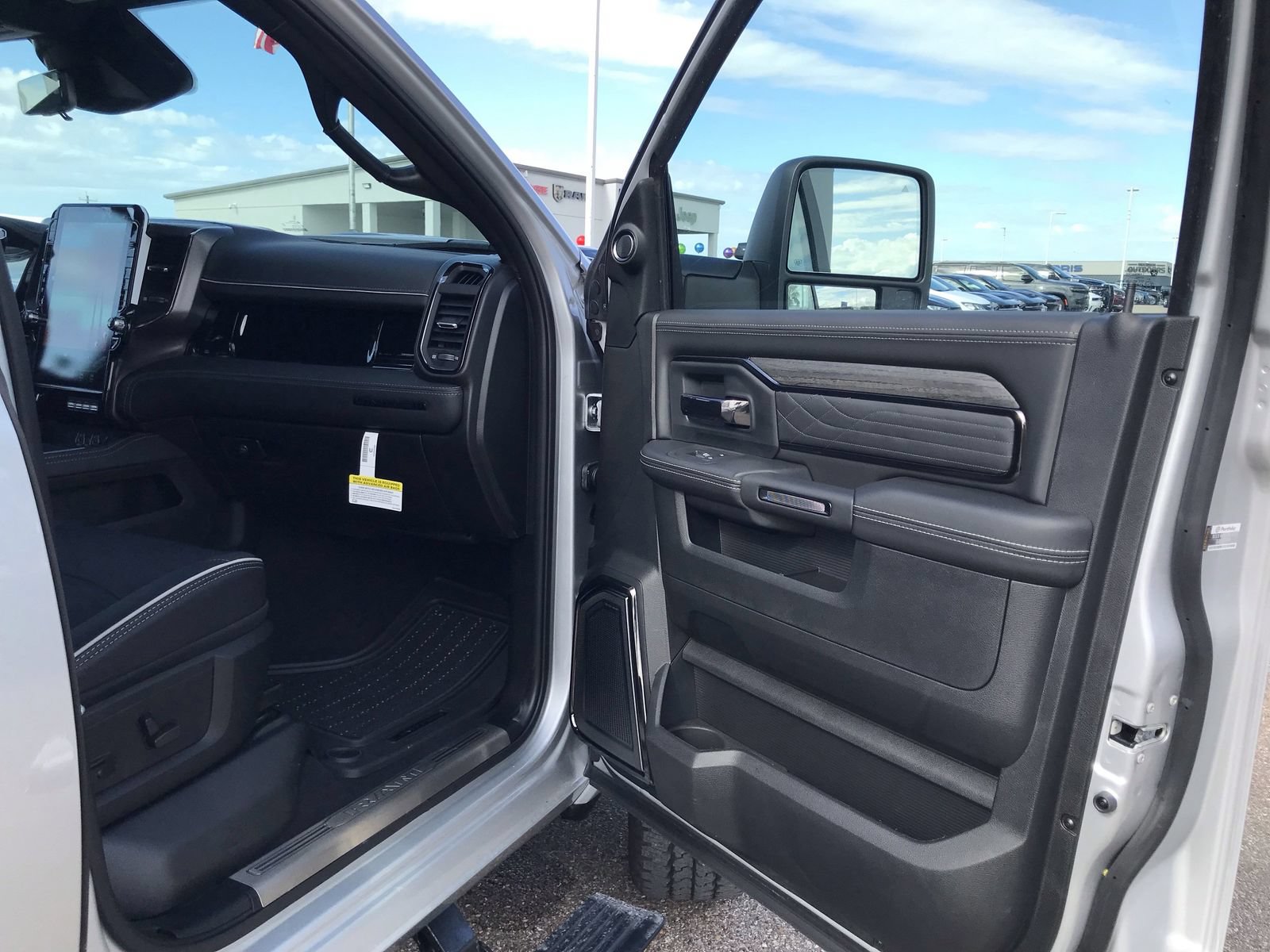 New 2026 RAM 3500 Limited AWD/4WD image 19