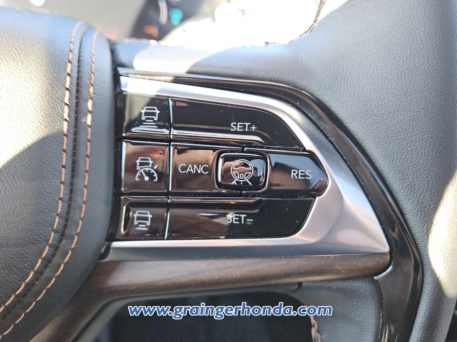 Used 2024 Jeep Grand Cherokee Summit w/ Luxury Tech Group V image 20