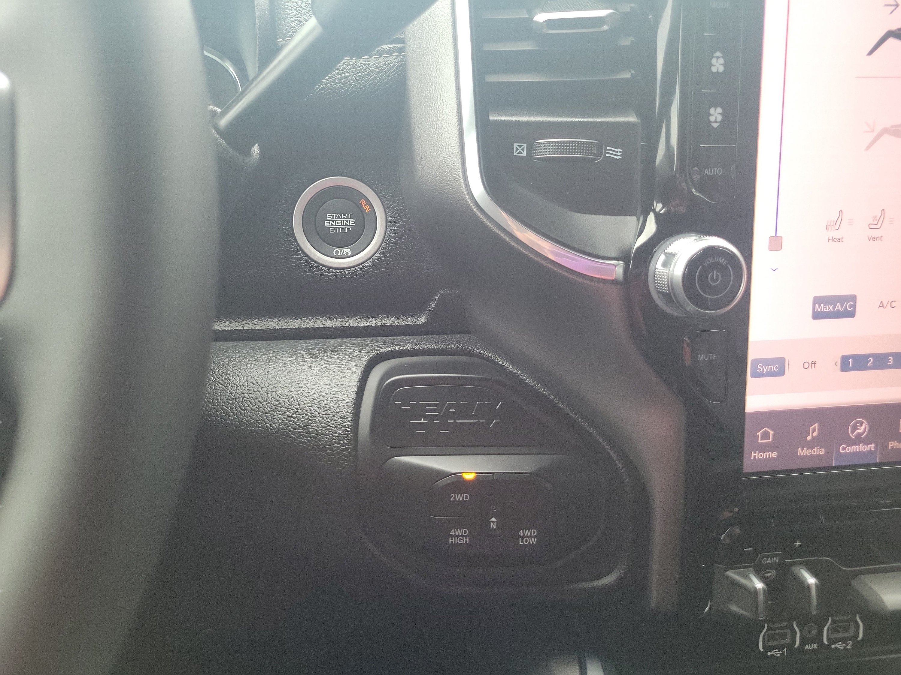 New 2026 RAM 2500 Laramie AWD/4WD image 29