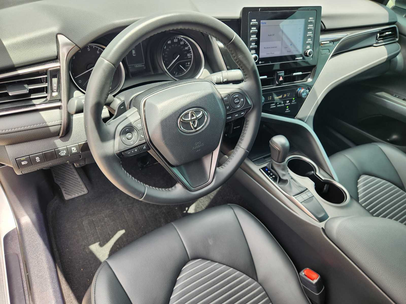 Used 2024 Toyota Camry SE FWD image 2