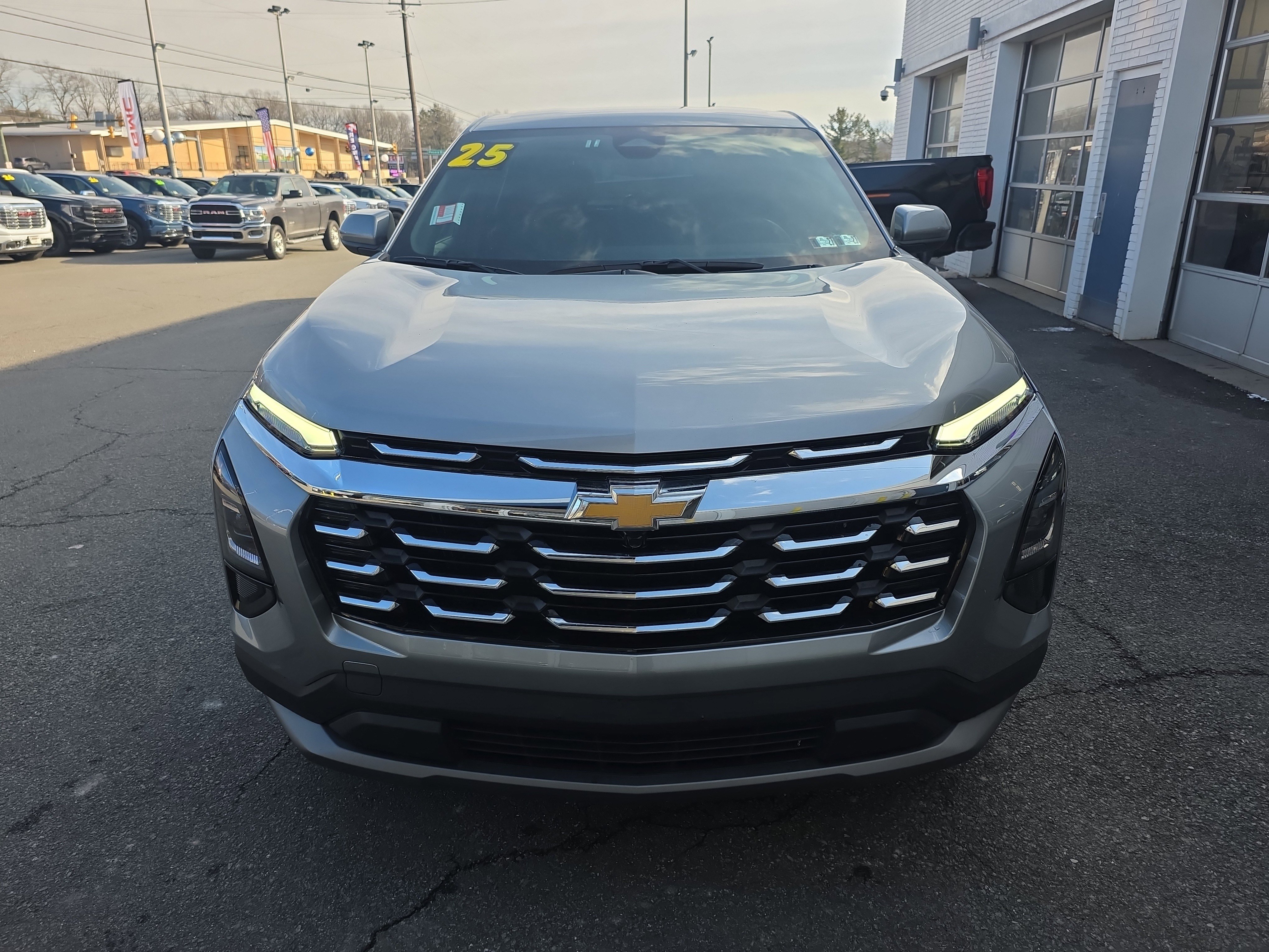 Used 2025 Chevrolet Equinox LT image 11