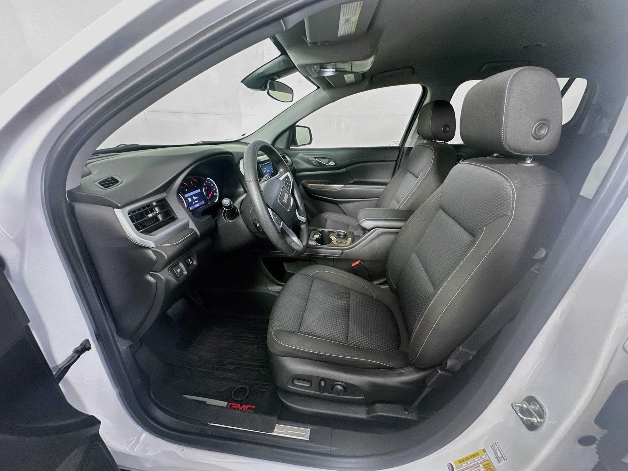 Used 2023 GMC Acadia SLE w/ Driver Convenience Package FWD image 13