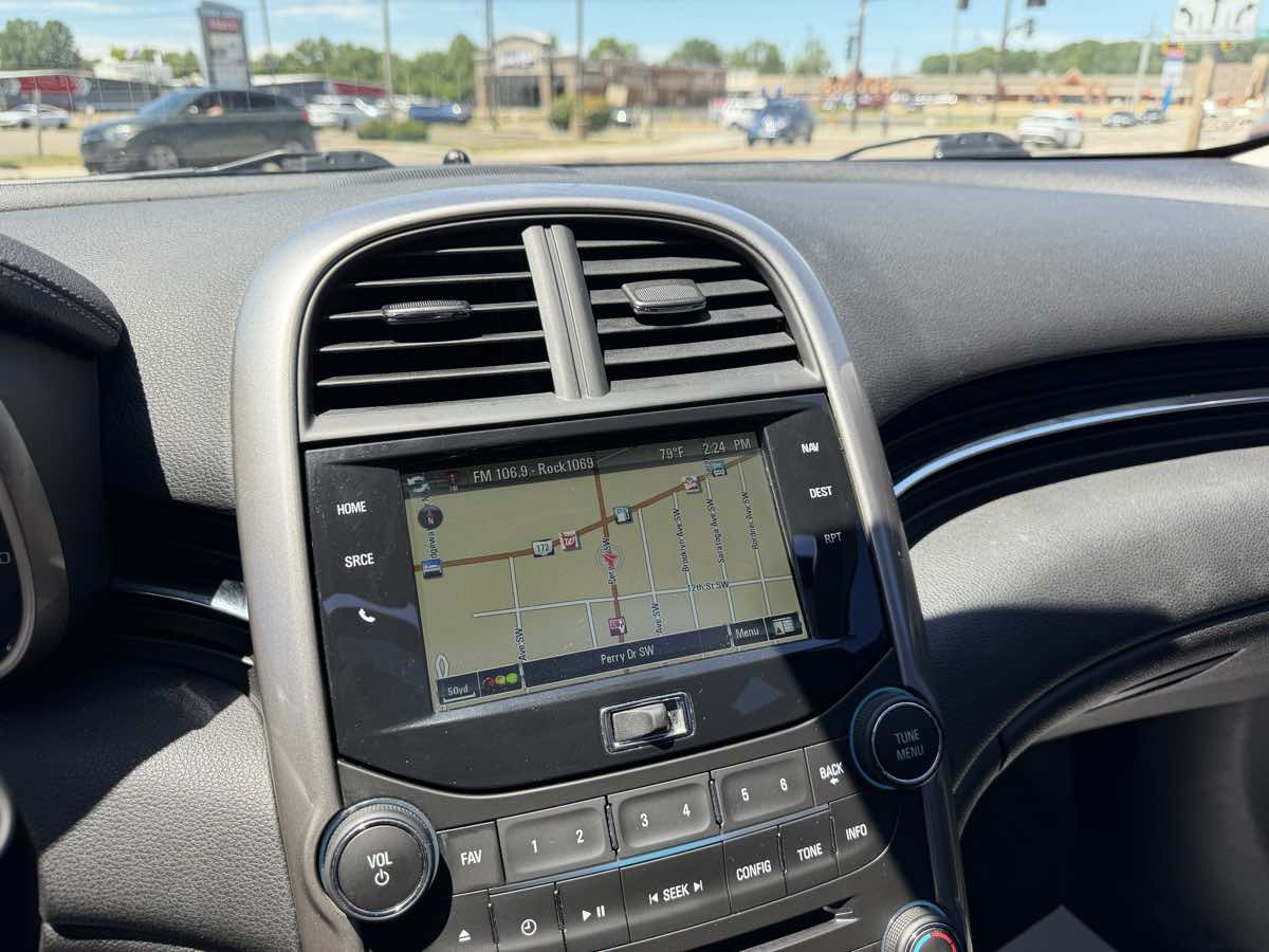 Used 2015 Chevrolet Malibu LTZ FWD image 25