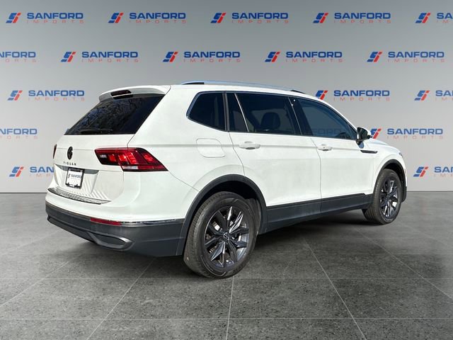 Used 2023 Volkswagen Tiguan SE w/ Panoramic Sunroof Package image 5