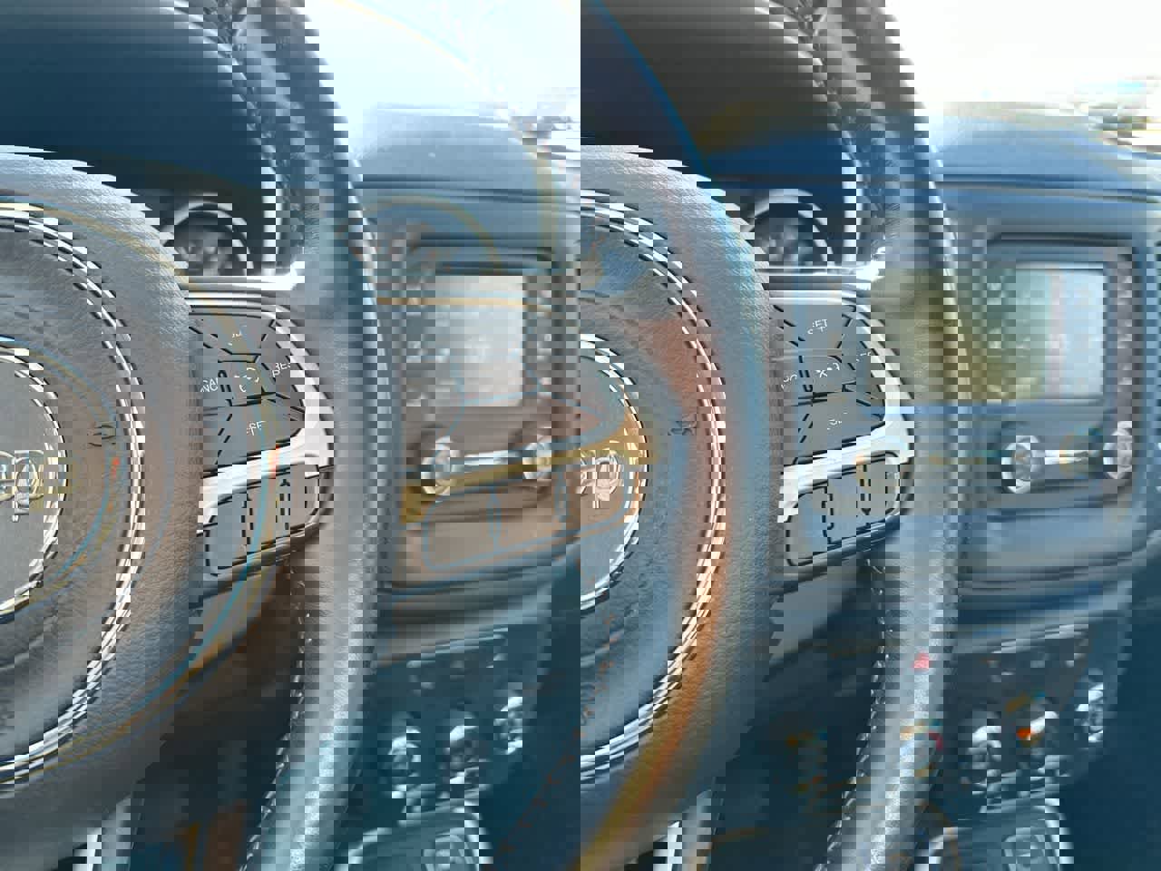 Used 2018 Jeep Compass Latitude w/ Cold Weather Group image 29