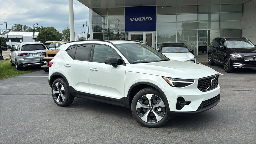 New 2026 Volvo XC40 B5 Plus w/ Protection Package Premier AWD/4WD image 2