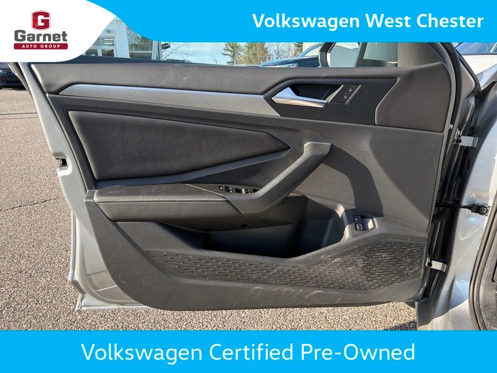 Certified 2023 Volkswagen Jetta SE FWD image 11