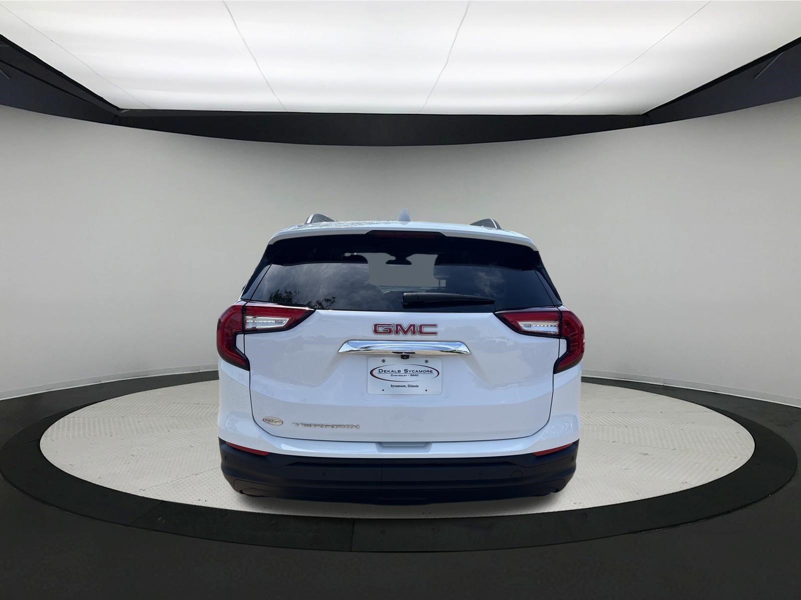 Used 2022 GMC Terrain SLE w/ Driver Convenience Package FWD image 4