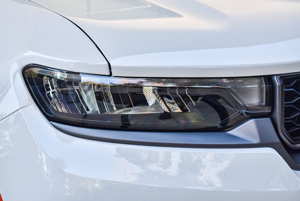 New 2026 Jeep Grand Cherokee Altitude image 8