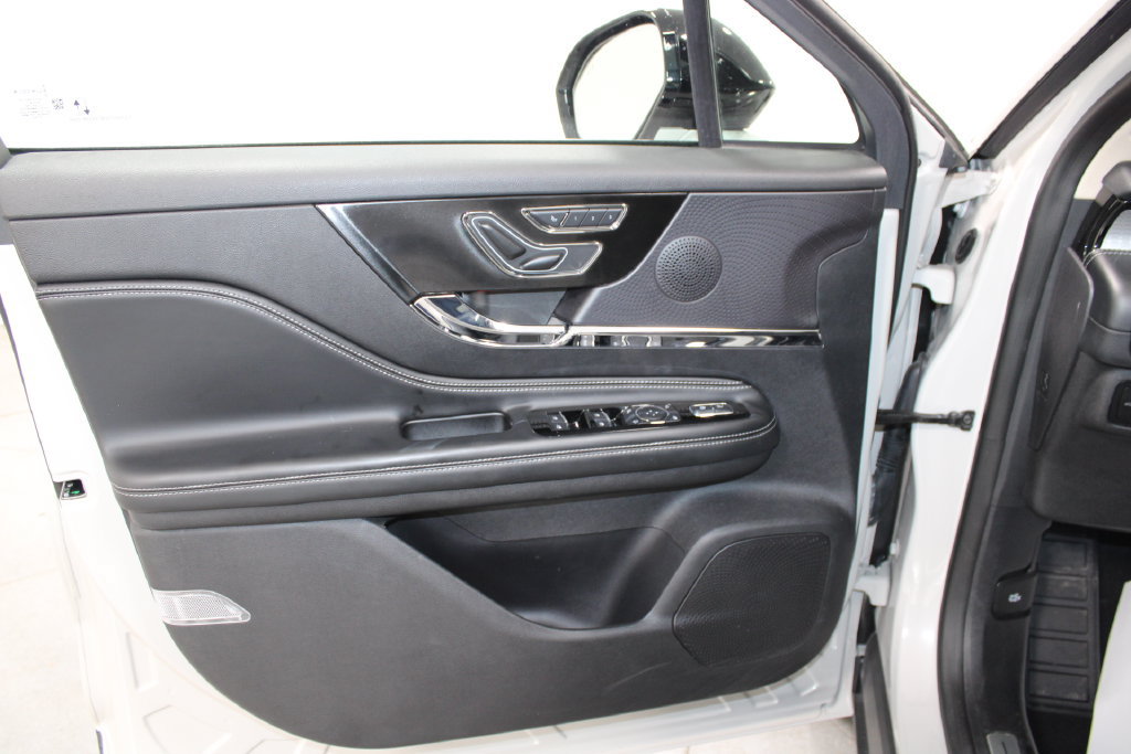 Used 2023 Lincoln Corsair AWD w/ Equipment Group 101A image 15