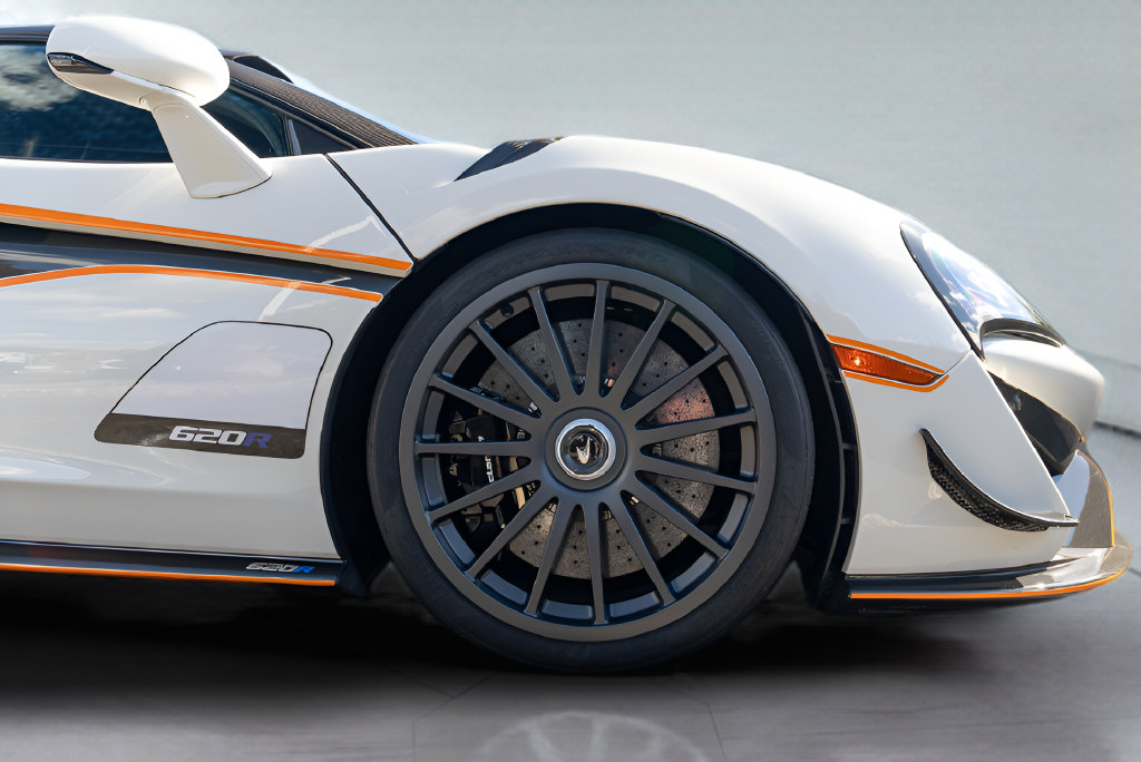 Used 2020 McLaren 620R RWD image 30