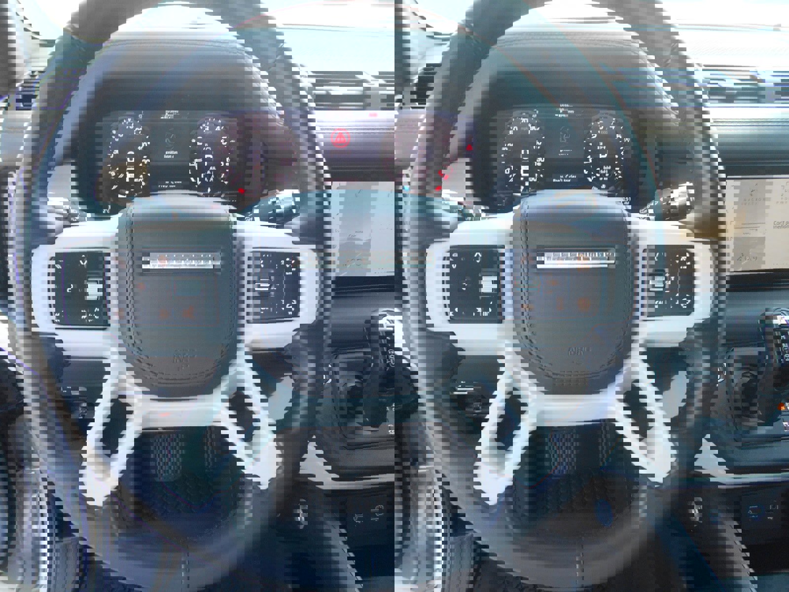 Used 2020 Land Rover Defender 110 HSE image 12