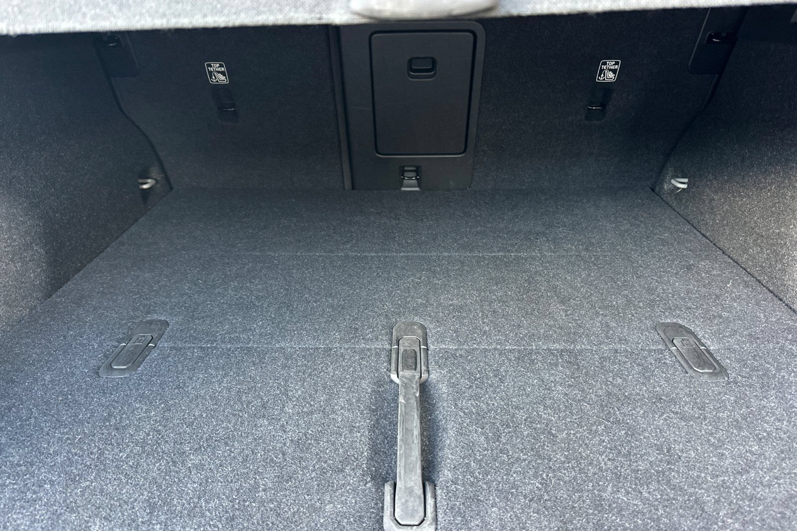 Certified 2025 Volvo XC40 B5 Plus AWD/4WD image 18