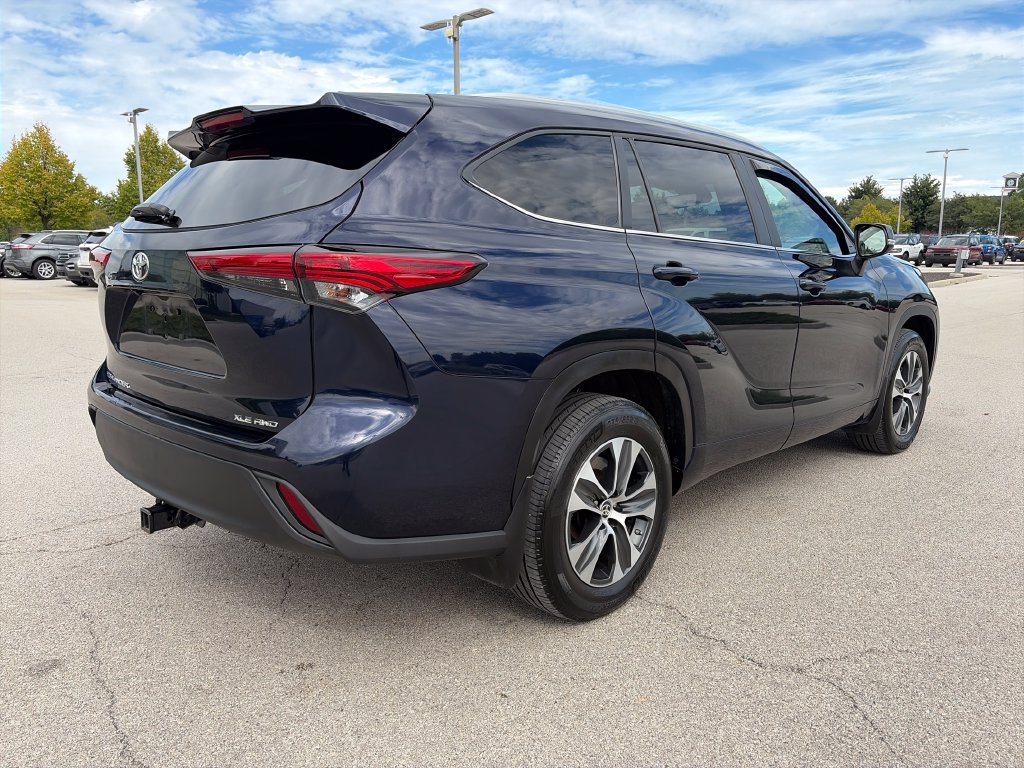 Used 2023 Toyota Highlander XLE AWD/4WD image 7