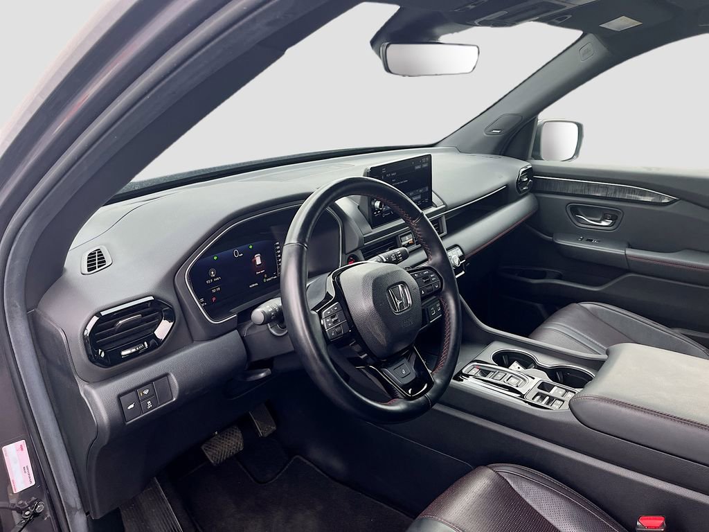 Used 2025 Honda Pilot Black Edition image 9