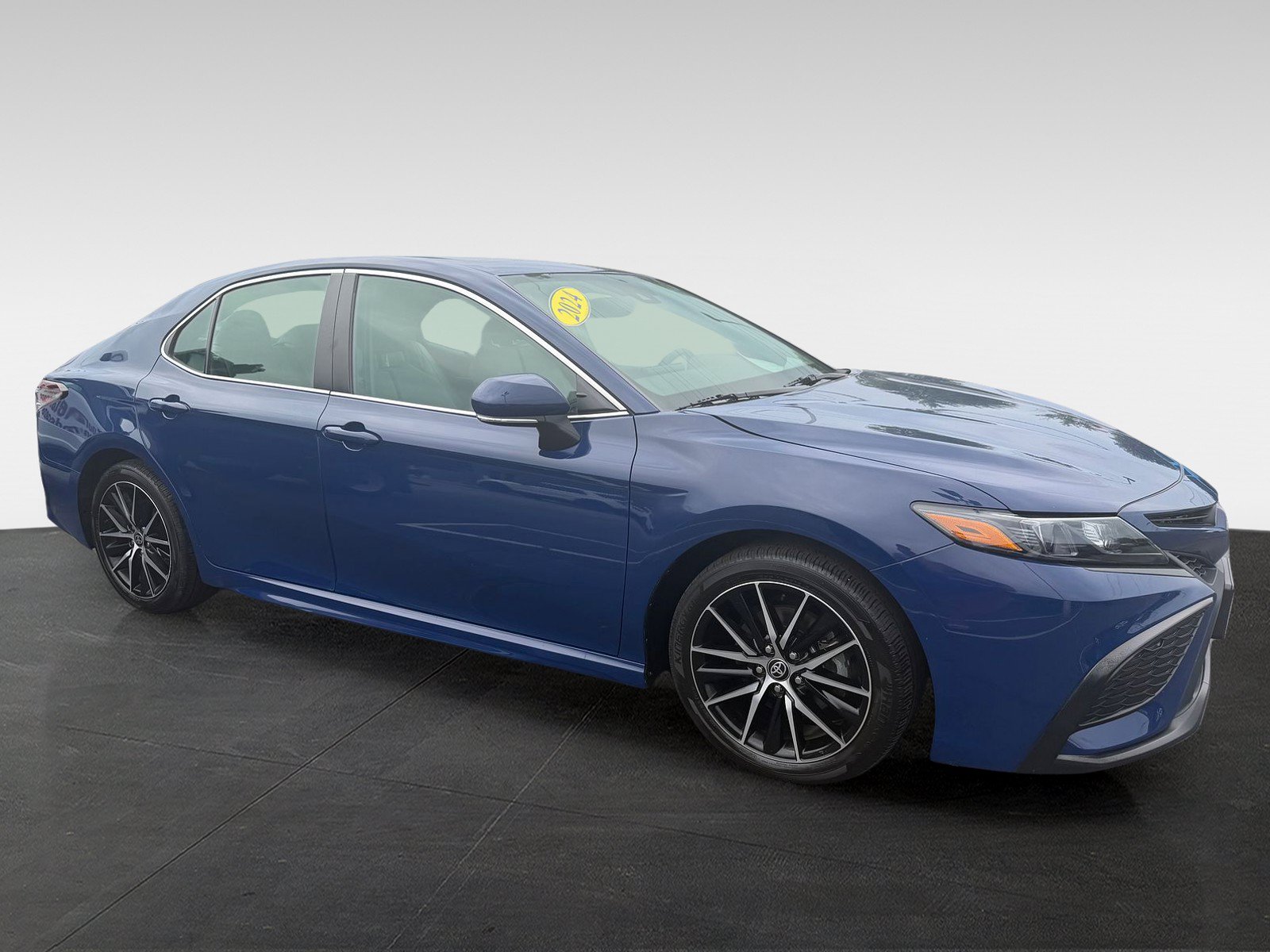 Used 2024 Toyota Camry SE w/ Cold Weather Package AWD/4WD image 8
