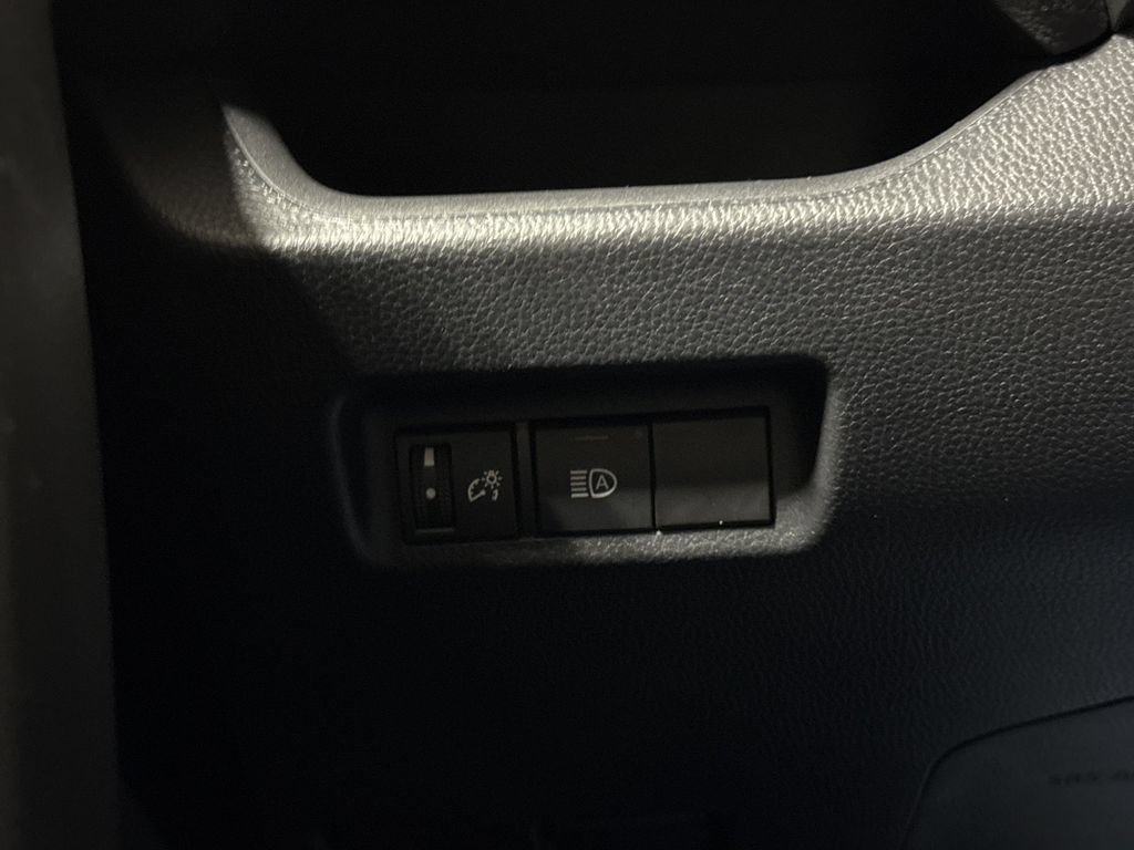 Used 2022 Toyota RAV4 LE FWD image 18