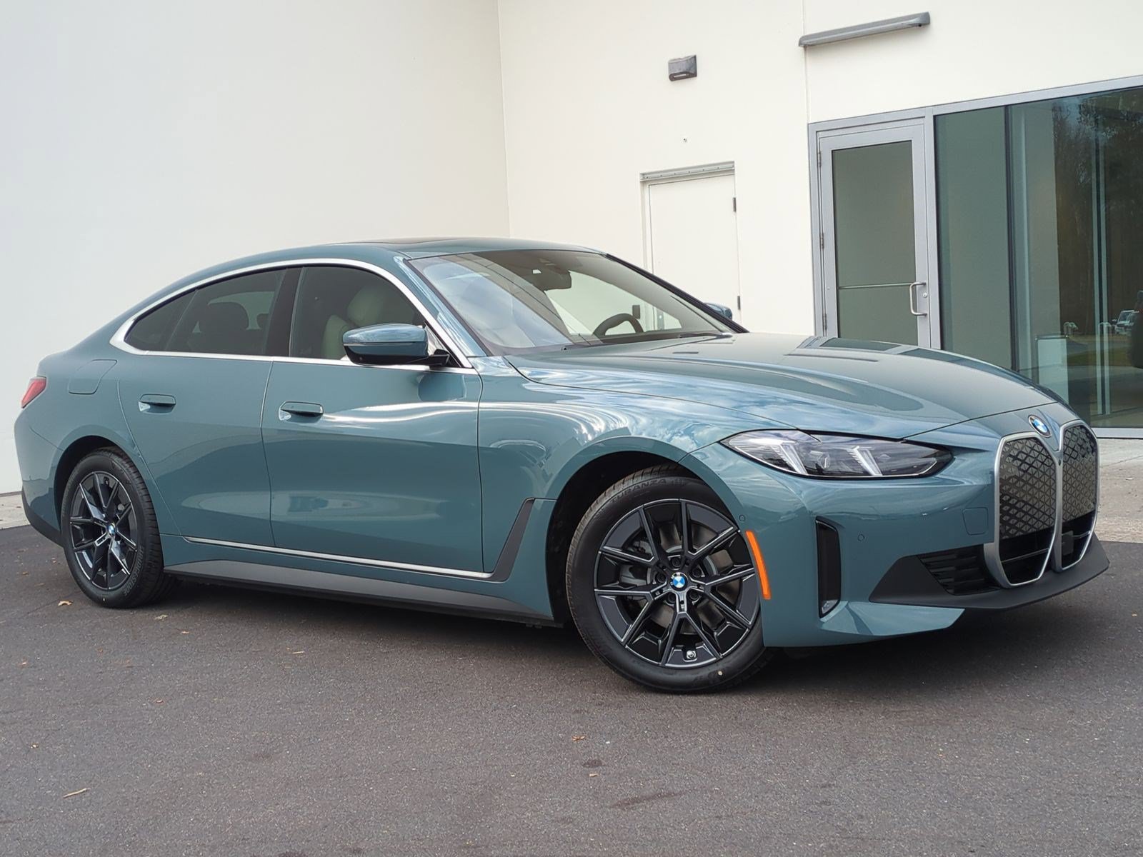 Used 2026 BMW i4 eDrive40 w/ Premium Package RWD image 2