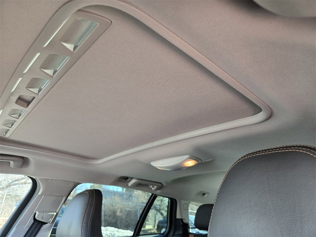 Used 2017 Volvo V60 T5 Cross Country Platinum image 25