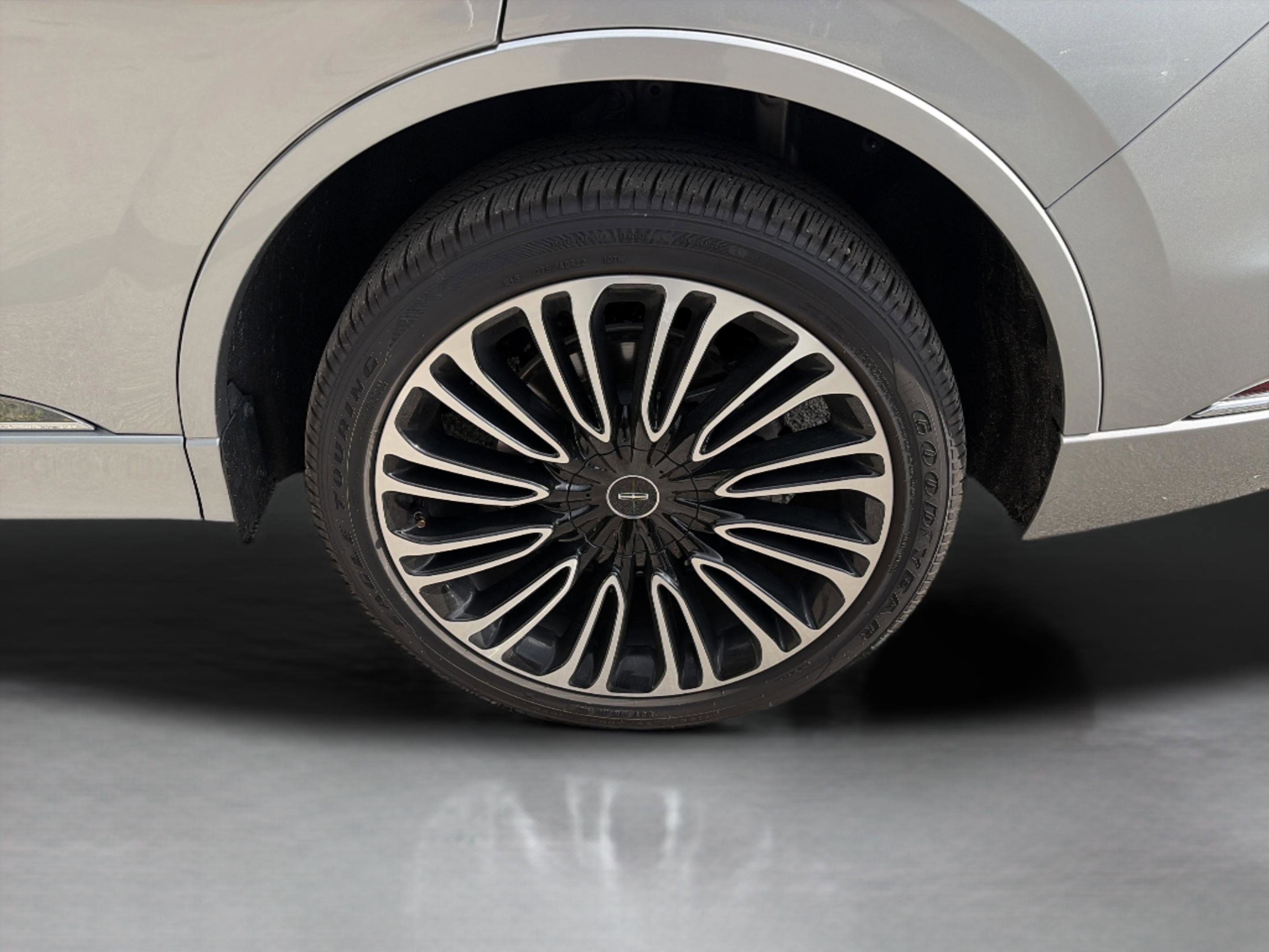 Used 2024 Lincoln Aviator Black Label w/ Dynamic Handling Package image 16