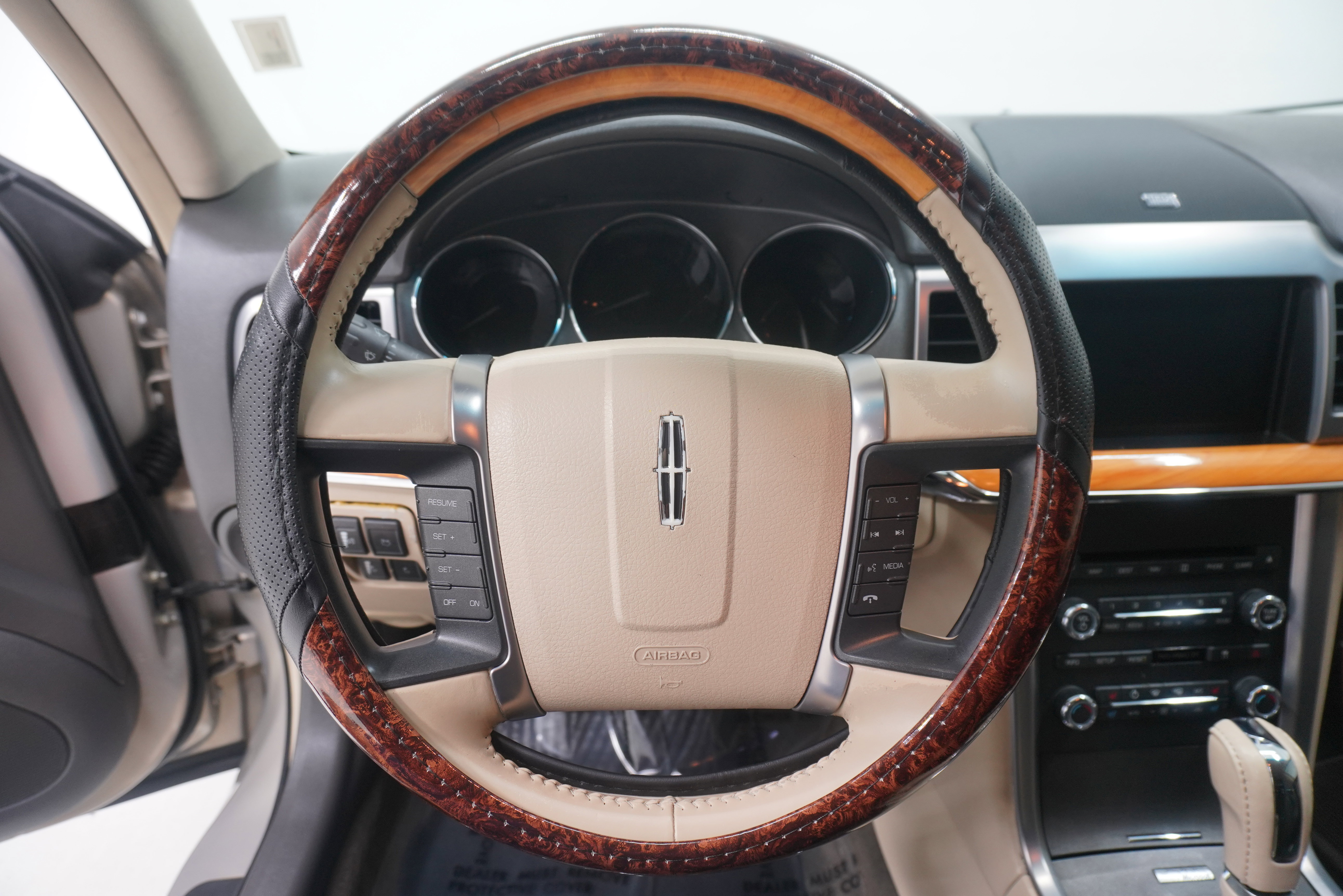 Used 2010 Lincoln MKZ image 18