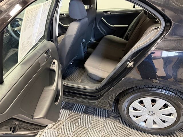 Used 2015 Volkswagen Jetta S image 16