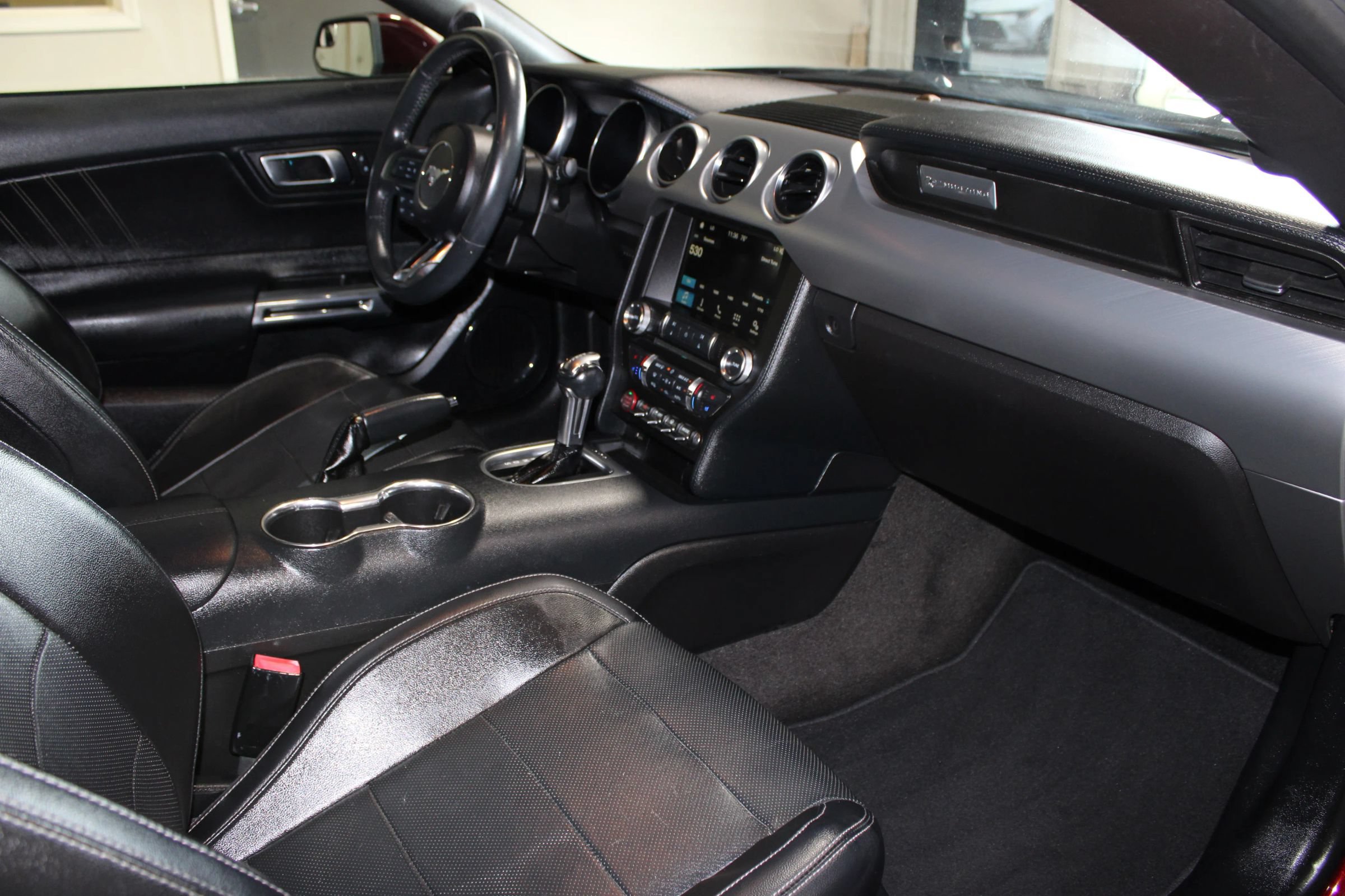 Used 2018 Ford Mustang Premium w/ Enhanced Security Package RWD image 26