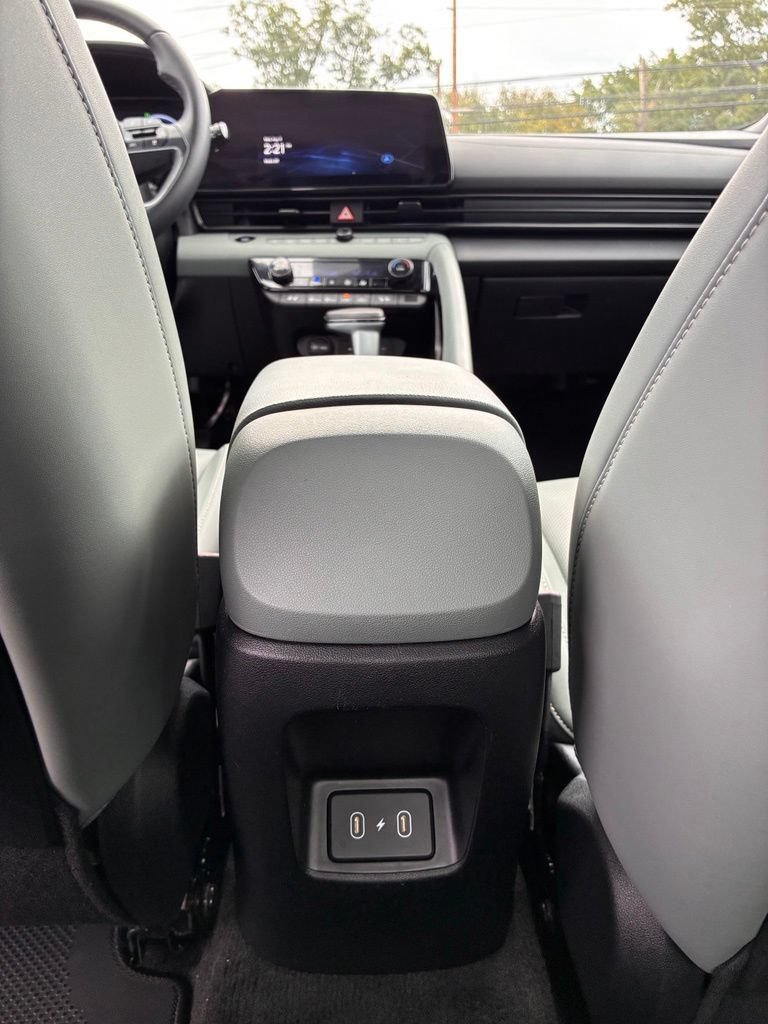 Used 2025 Hyundai Elantra Limited FWD image 15