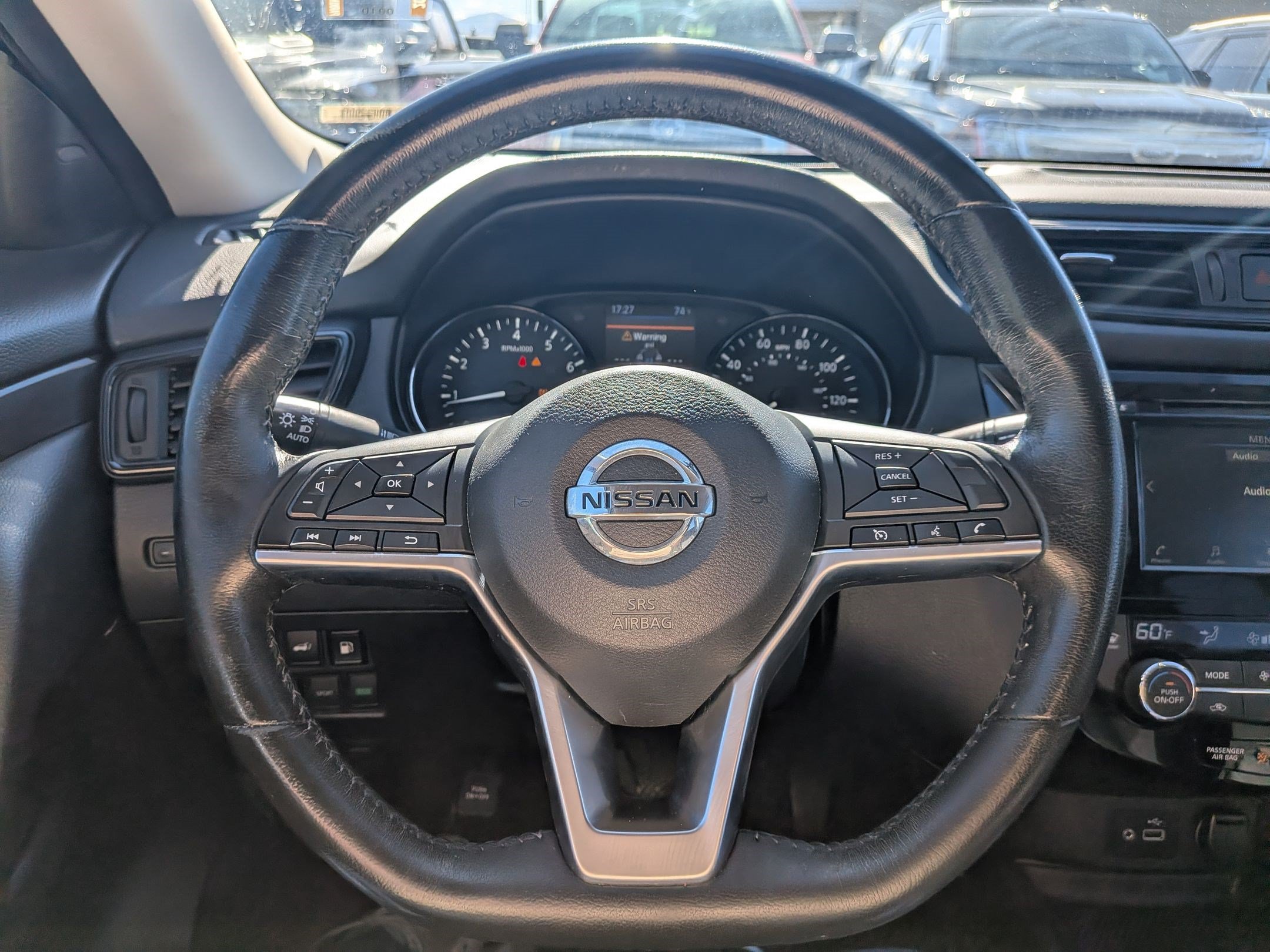 Used 2018 Nissan Rogue SV AWD/4WD image 17