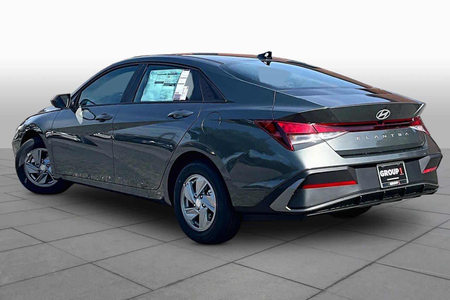 New 2026 Hyundai Elantra SE FWD image 7