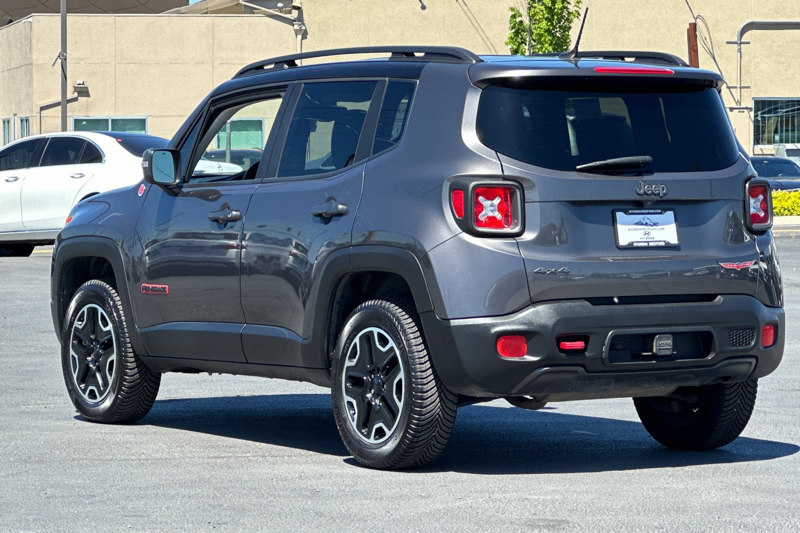 Used 2016 Jeep Renegade Trailhawk AWD/4WD image 6