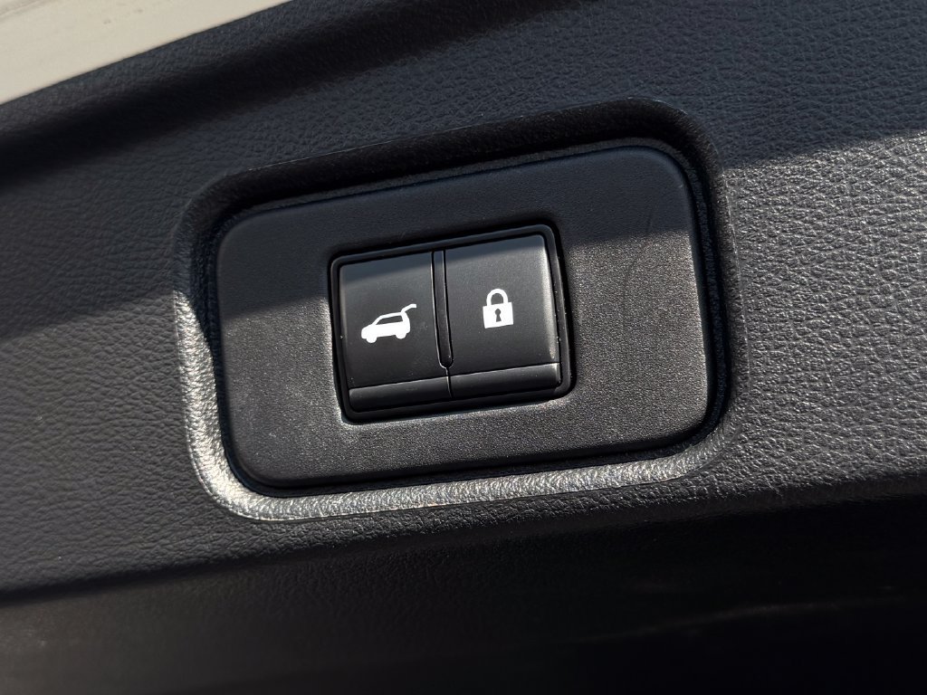 Used 2023 Nissan Pathfinder Platinum AWD/4WD image 20