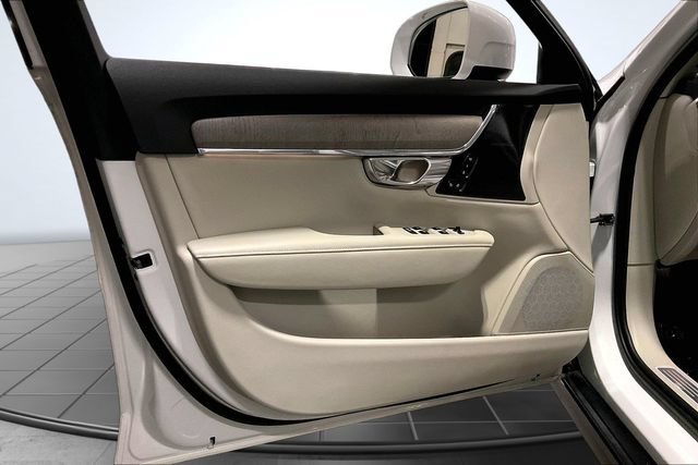 Certified 2025 Volvo V90 B6 Cross Country Plus AWD/4WD image 25