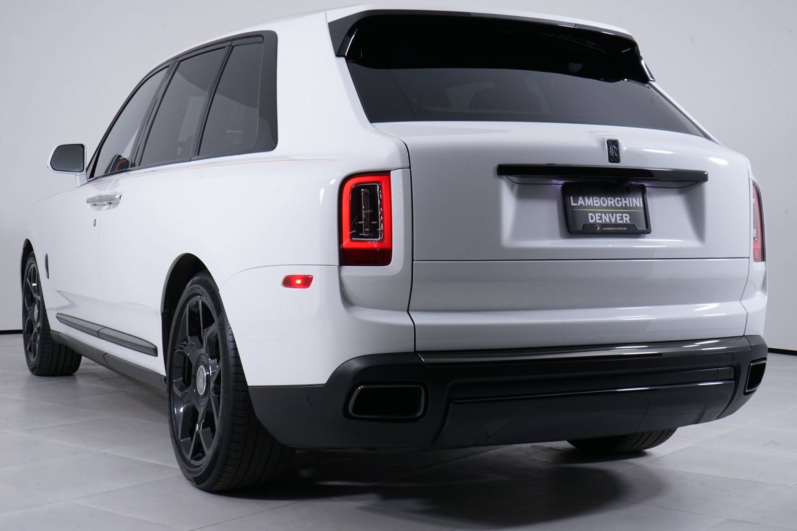 Used 2022 Rolls-Royce Cullinan Black Badge w/ Dark Exterior Package AWD/4WD image 18