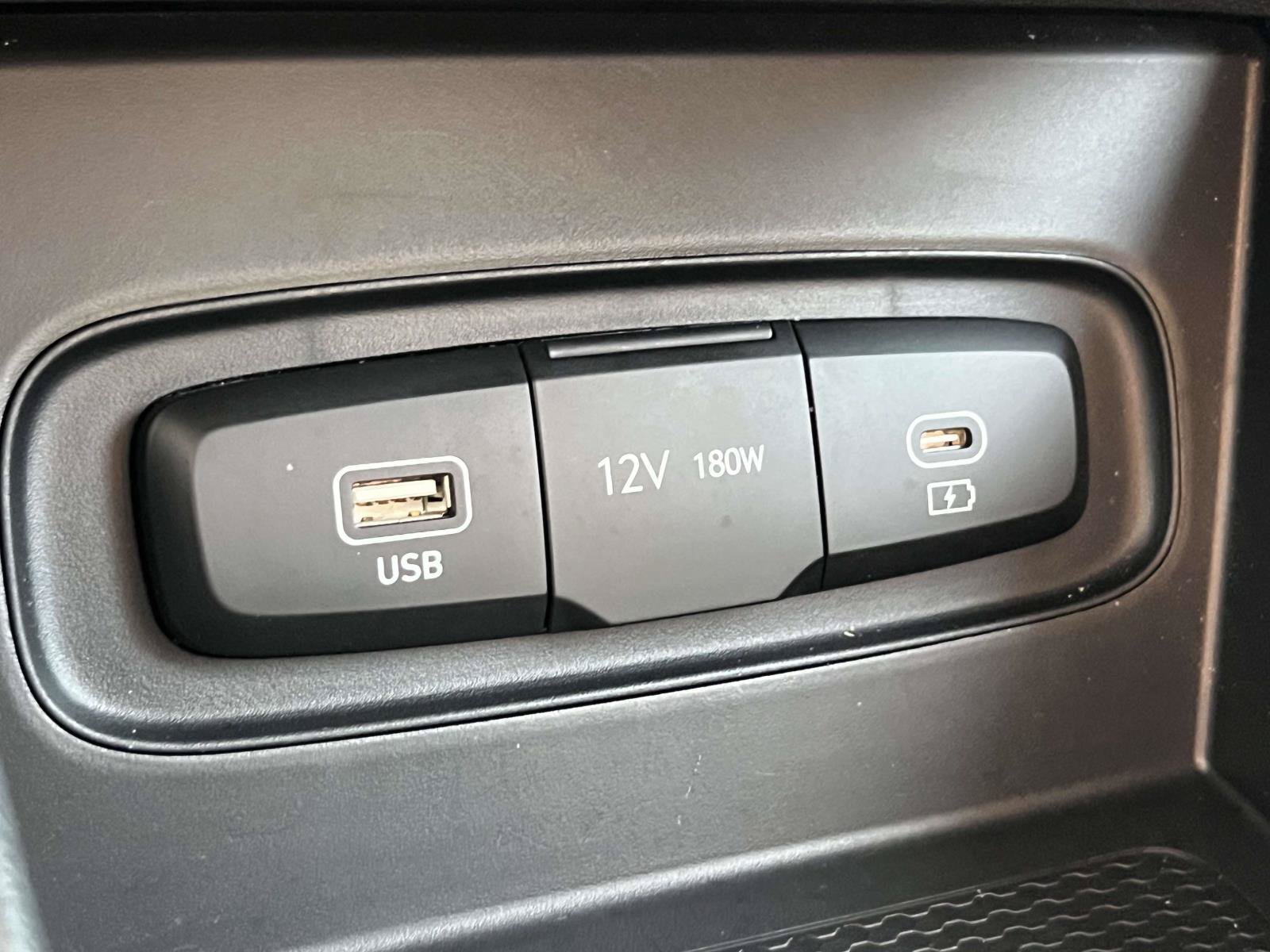 Certified 2025 Hyundai Venue SE FWD image 19