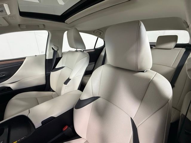 Certified 2025 Lexus ES 300h 300h w/ Premium Package image 16