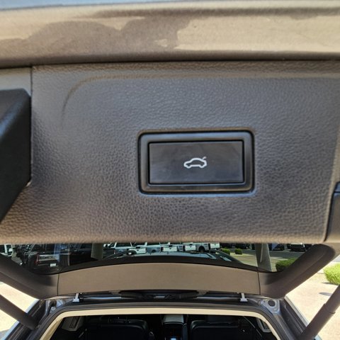 Used 2021 Volkswagen Atlas SEL Premium image 18