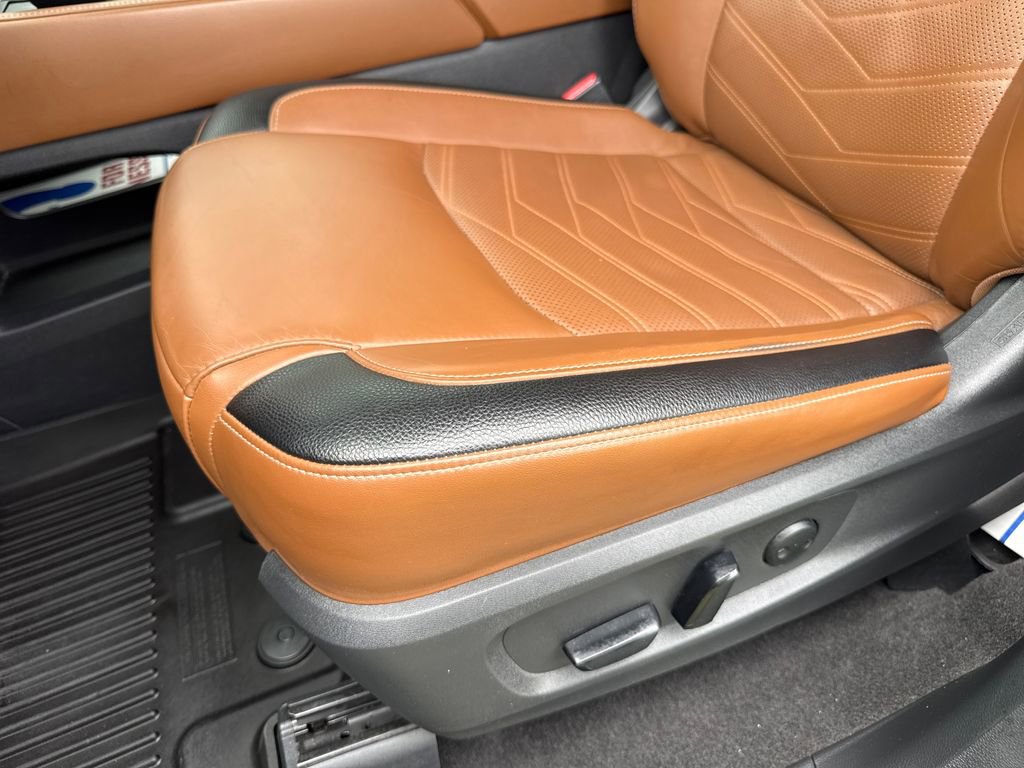 Used 2022 Nissan Pathfinder Platinum w/ Cargo Package FWD image 13