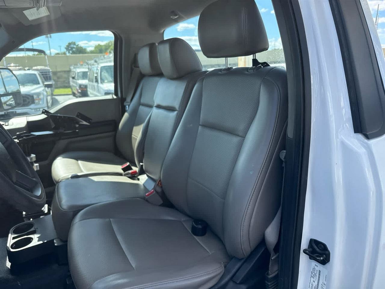 Used 2017 Ford F550 4x4 Regular Cab Super Duty image 14