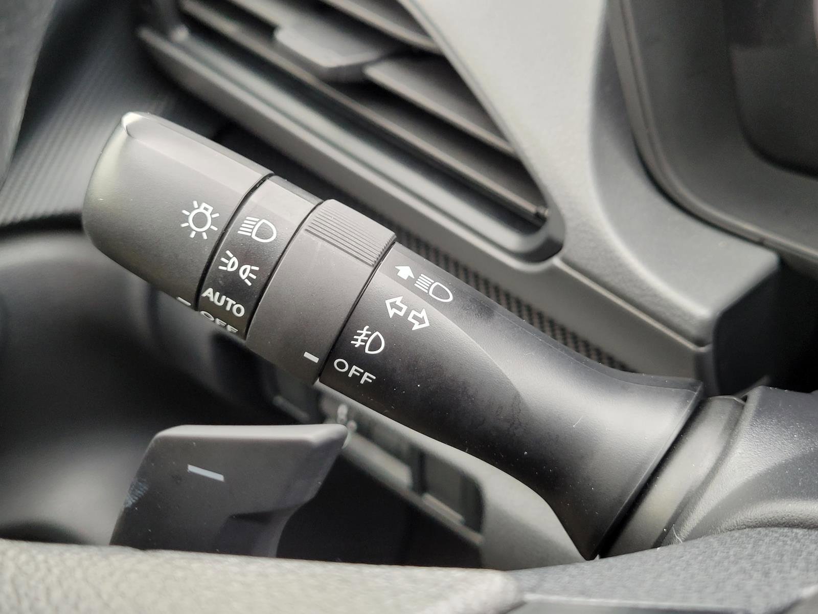 Used 2025 Subaru Crosstrek 2.0i Premium image 31