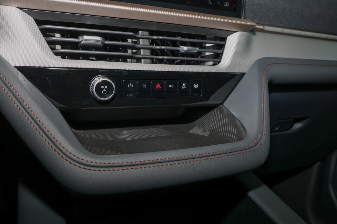 New 2026 Ford Explorer Active AWD/4WD image 14
