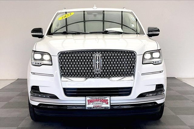 Used 2022 Lincoln Navigator Reserve AWD/4WD image 2