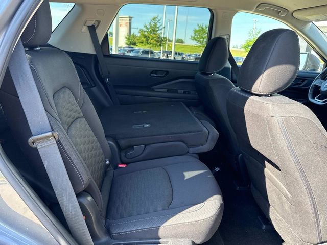 Used 2024 Nissan Pathfinder SV FWD image 14